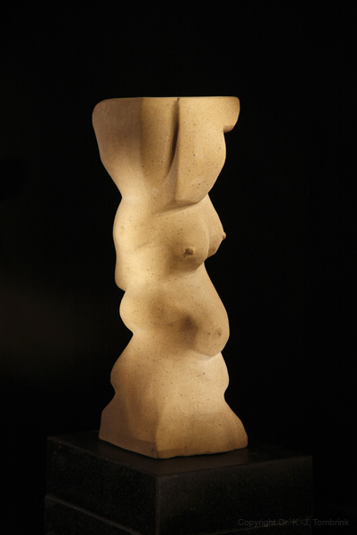 018_Fruchtbarkeit0011_Sandstein_Tombrink_Skulptur