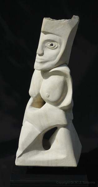 102a_Die Waechterin des Abtes 4_Sandstein_Tombrink_Skulptur